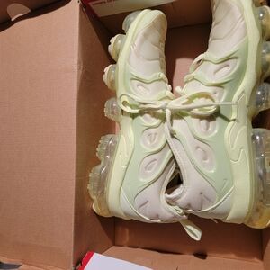 Nike Green Athletic Shoes Modern Design